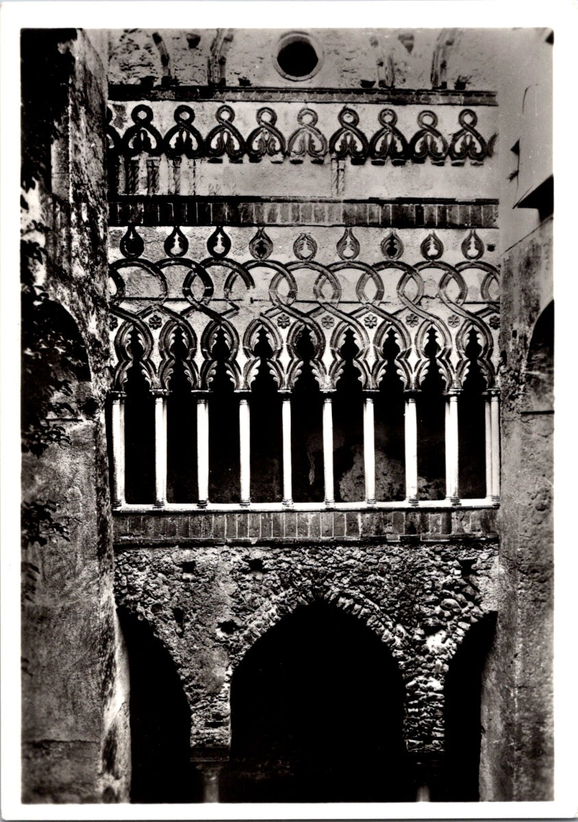 Postcard Vintage Ancient Courtyard Villa Rufolo Amalfi Italy Unposted