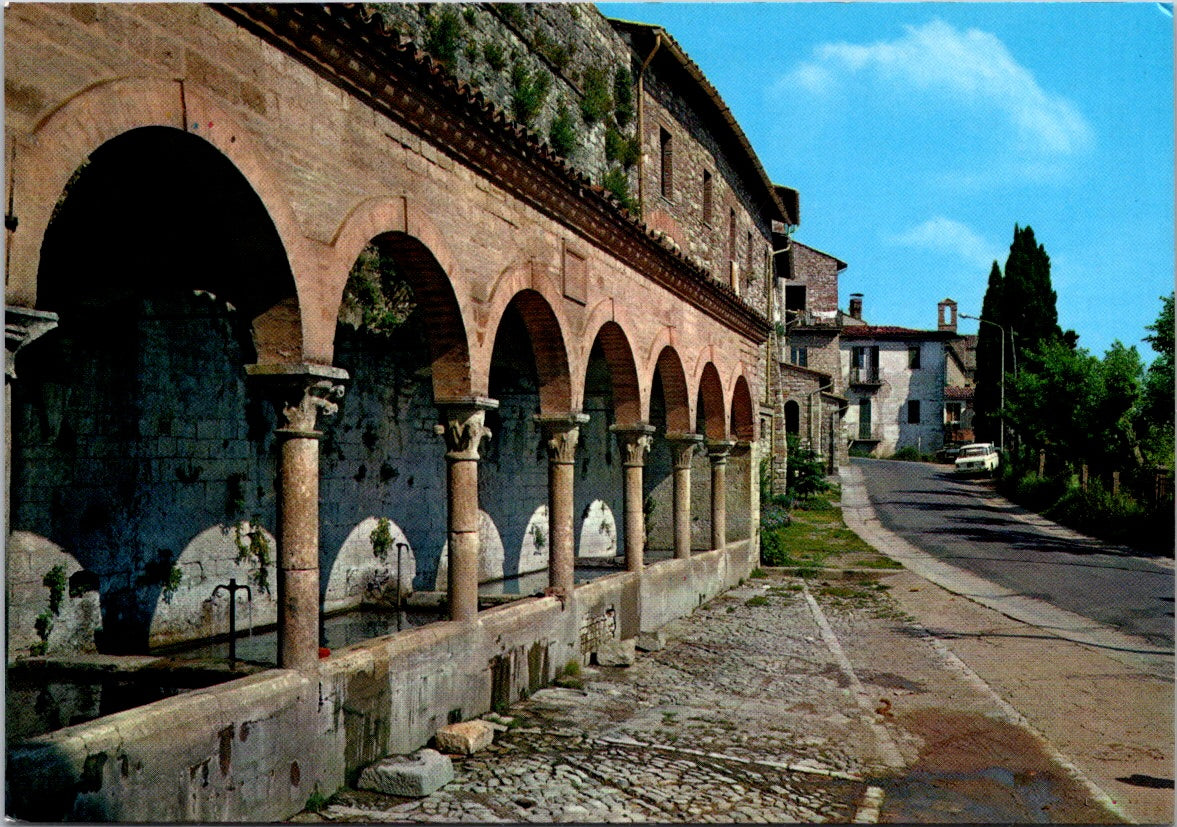 Vintage Postcard The Fountain Scarnabecco Todi Italy Unposted