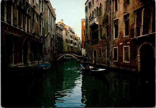 Vintage Postcard A Gondola Ride In Venice Italy Unposted