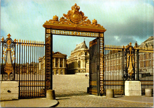 Vintage Postcard The Honour's Gate Versailles France Unposted