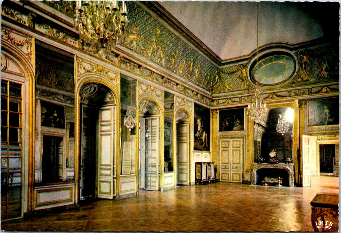 Vintage Postcard The Lounge With A Bullseye Window Versailles France Unposted